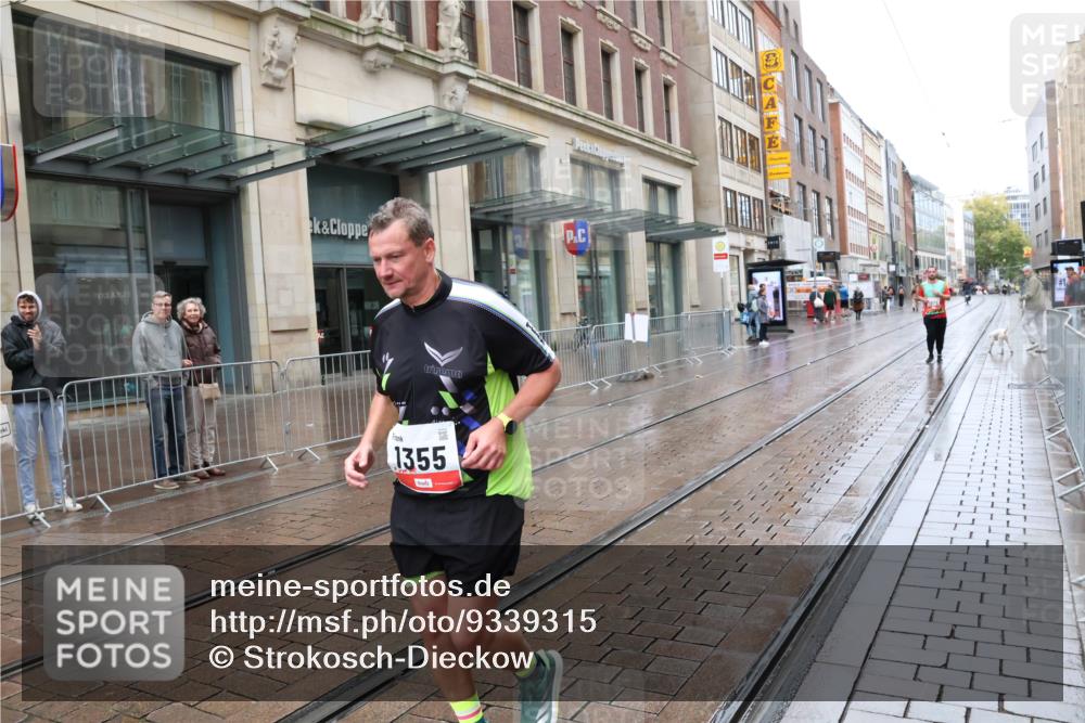 05.10.2025 - 20. swb-Marathon Bremen Strokosch-Dieckow http://msf.ph/oto/9339315 05.10.2025 15:13:07 Ziel 892, 1355, 1952 meine-sportfotos.de