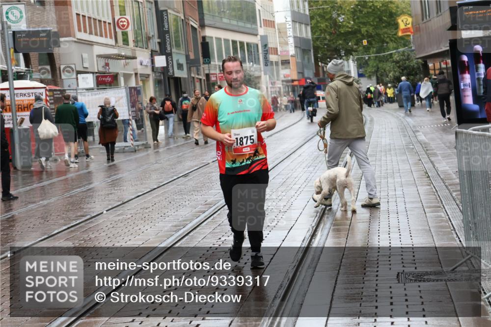 05.10.2025 - 20. swb-Marathon Bremen Strokosch-Dieckow http://msf.ph/oto/9339317 05.10.2025 15:13:09 Ziel 892, 1355, 1875 meine-sportfotos.de