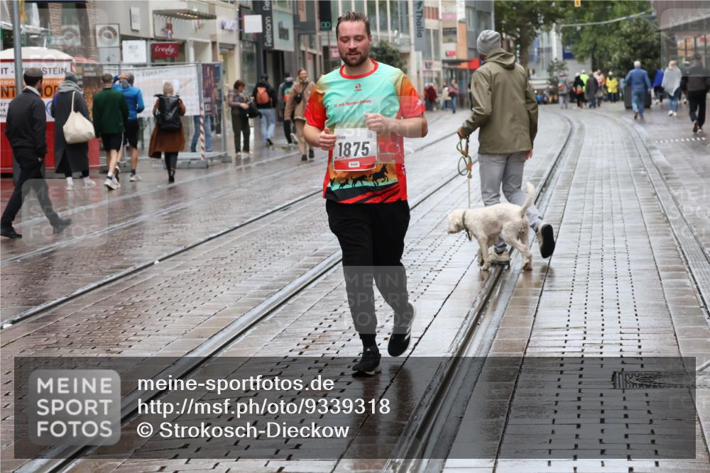 05.10.2025 - 20. swb-Marathon Bremen Strokosch-Dieckow http://msf.ph/oto/9339318 05.10.2025 15:13:09 Ziel 892, 1355, 1875 meine-sportfotos.de