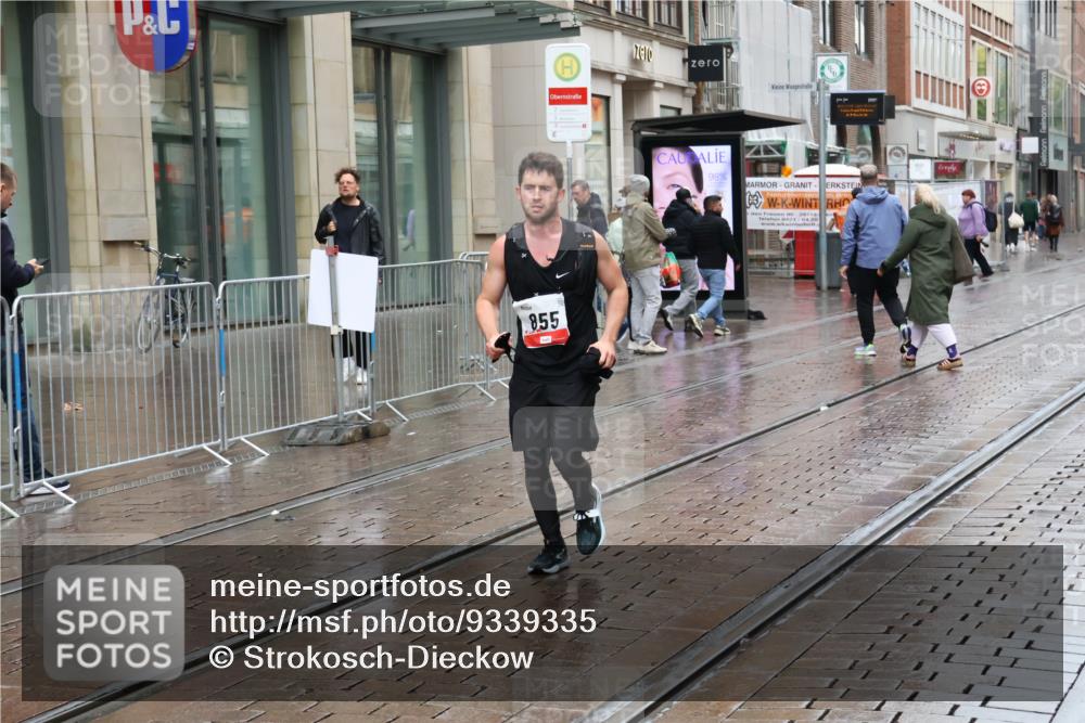 05.10.2025 - 20. swb-Marathon Bremen Strokosch-Dieckow http://msf.ph/oto/9339335 05.10.2025 15:13:48 Ziel 855 meine-sportfotos.de