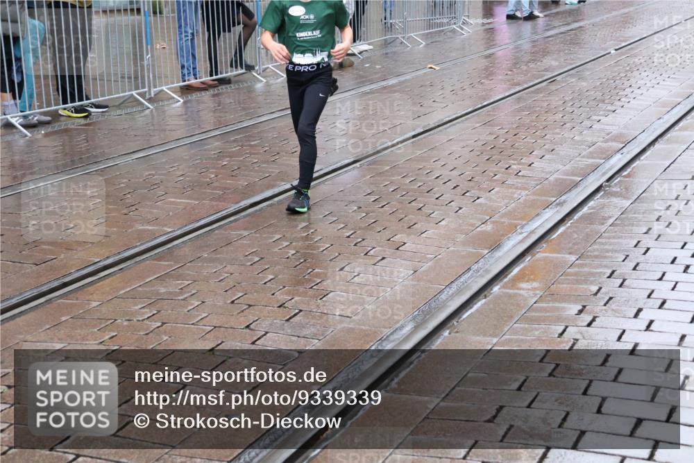 05.10.2025 - 20. swb-Marathon Bremen Strokosch-Dieckow http://msf.ph/oto/9339339 05.10.2025 15:17:31 Ziel  meine-sportfotos.de