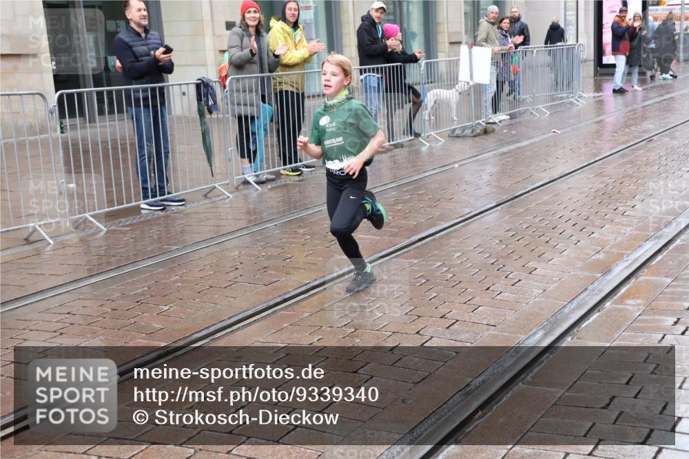 05.10.2025 - 20. swb-Marathon Bremen Strokosch-Dieckow http://msf.ph/oto/9339340 05.10.2025 15:17:32 Ziel  meine-sportfotos.de