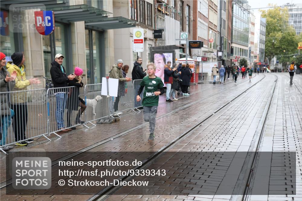 05.10.2025 - 20. swb-Marathon Bremen Strokosch-Dieckow http://msf.ph/oto/9339343 05.10.2025 15:17:40 Ziel 213 meine-sportfotos.de