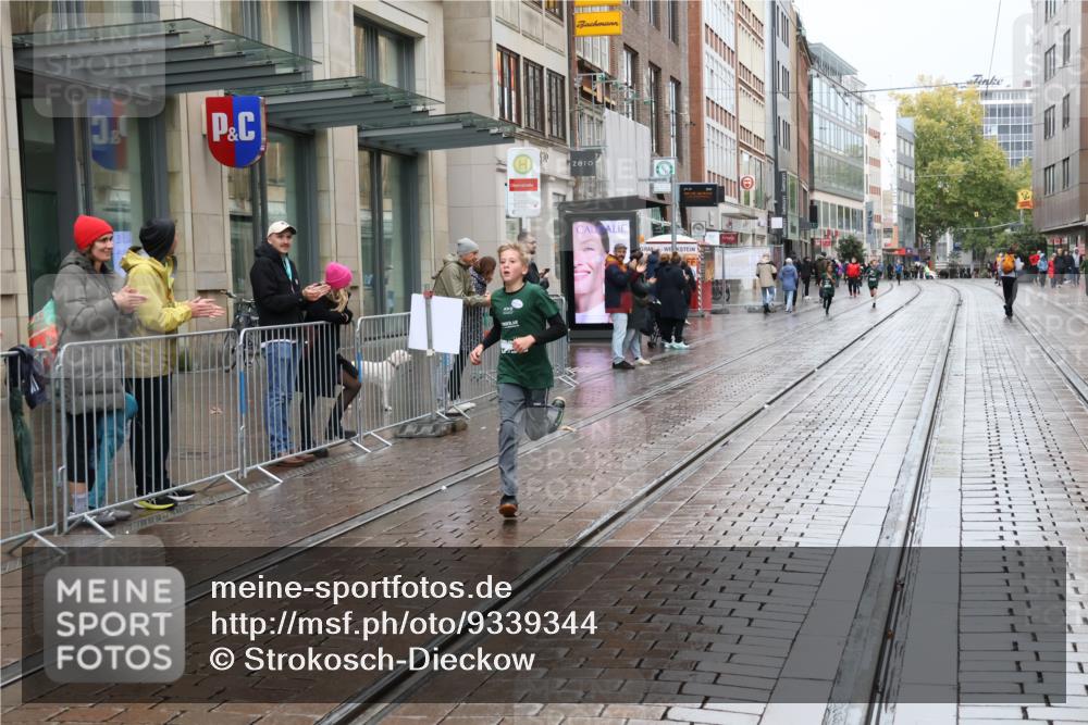 05.10.2025 - 20. swb-Marathon Bremen Strokosch-Dieckow http://msf.ph/oto/9339344 05.10.2025 15:17:40 Ziel 213 meine-sportfotos.de