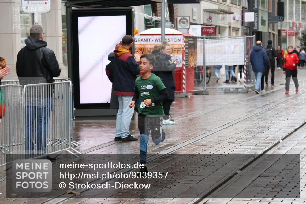 05.10.2025 - 20. swb-Marathon Bremen Strokosch-Dieckow http://msf.ph/oto/9339357 05.10.2025 15:17:57 Ziel 213 meine-sportfotos.de