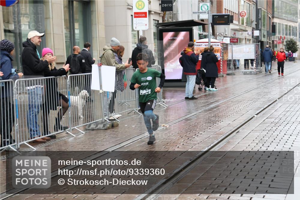 05.10.2025 - 20. swb-Marathon Bremen Strokosch-Dieckow http://msf.ph/oto/9339360 05.10.2025 15:17:58 Ziel 213 meine-sportfotos.de