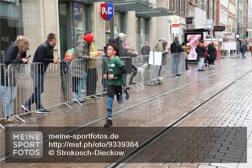 05.10.2025 - 20. swb-Marathon Bremen Strokosch-Dieckow http://msf.ph/oto/9339364 05.10.2025 15:18:00 Ziel 213 meine-sportfotos.de