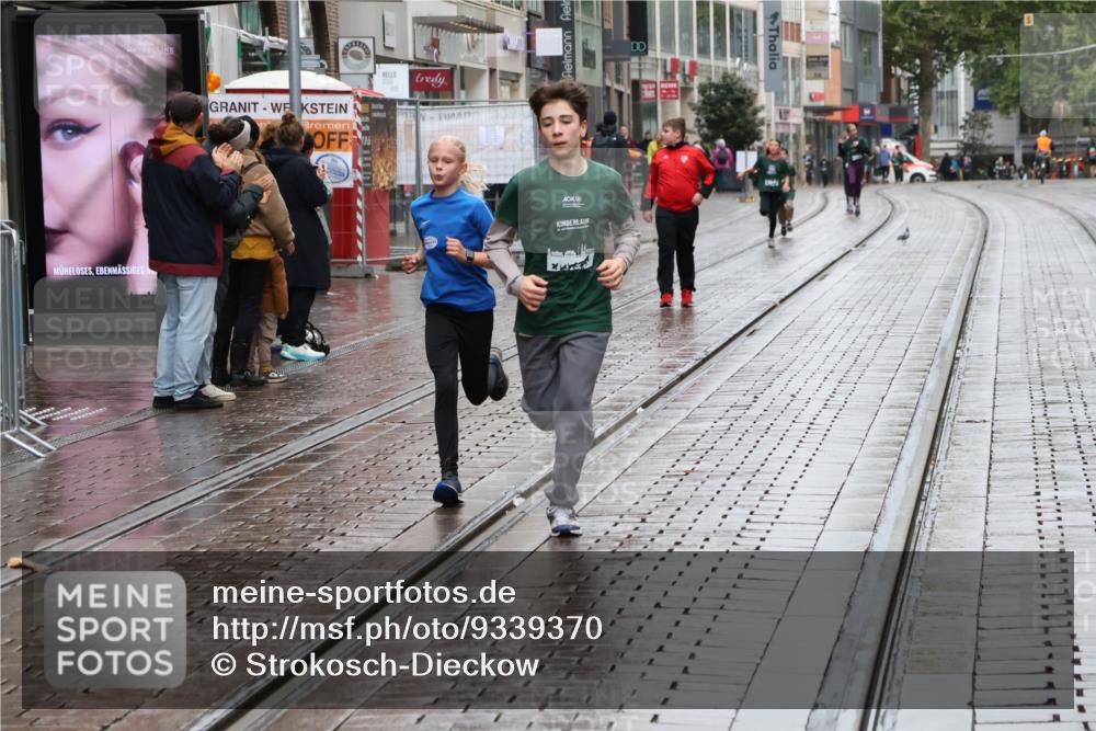 05.10.2025 - 20. swb-Marathon Bremen Strokosch-Dieckow http://msf.ph/oto/9339370 05.10.2025 15:18:05 Ziel  meine-sportfotos.de