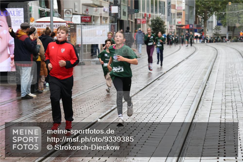 05.10.2025 - 20. swb-Marathon Bremen Strokosch-Dieckow http://msf.ph/oto/9339385 05.10.2025 15:18:16 Ziel  meine-sportfotos.de