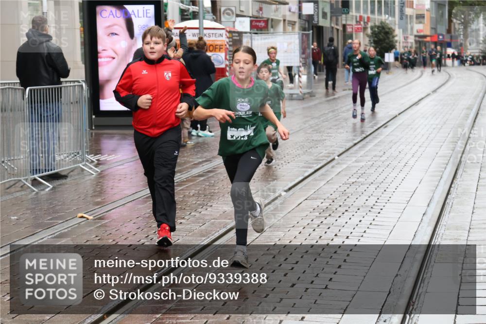 05.10.2025 - 20. swb-Marathon Bremen Strokosch-Dieckow http://msf.ph/oto/9339388 05.10.2025 15:18:17 Ziel  meine-sportfotos.de