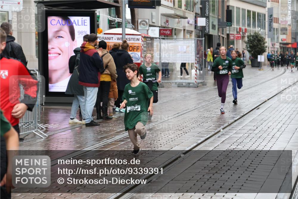 05.10.2025 - 20. swb-Marathon Bremen Strokosch-Dieckow http://msf.ph/oto/9339391 05.10.2025 15:18:19 Ziel  meine-sportfotos.de