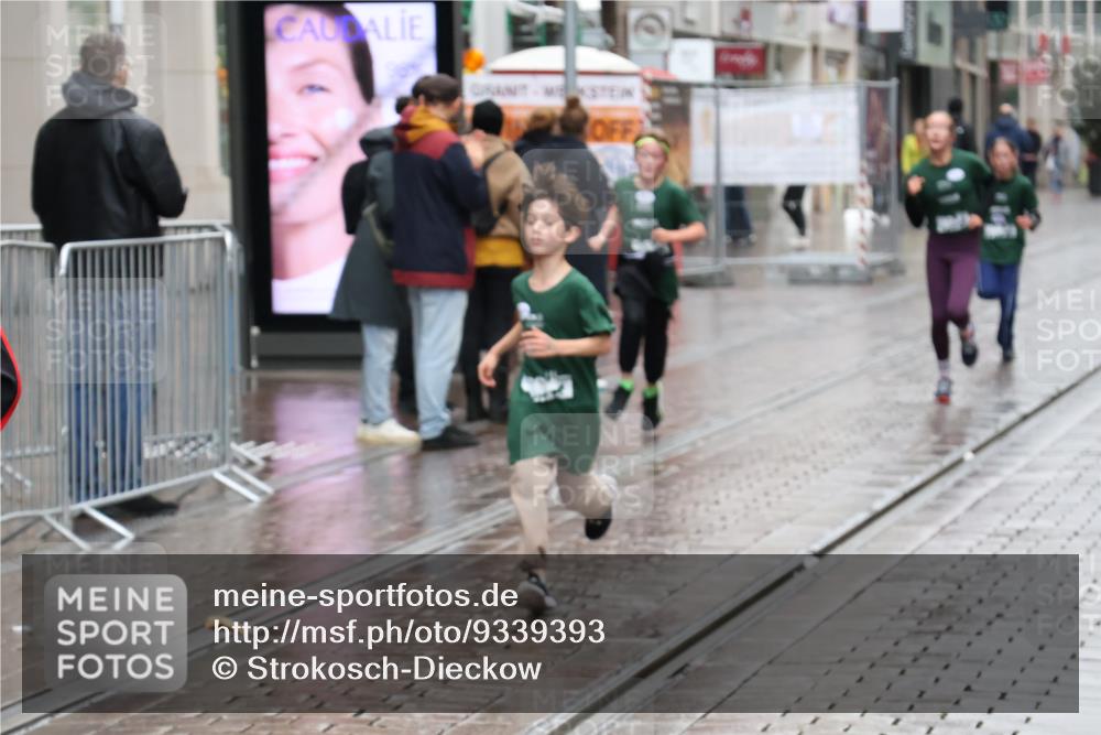 05.10.2025 - 20. swb-Marathon Bremen Strokosch-Dieckow http://msf.ph/oto/9339393 05.10.2025 15:18:19 Ziel  meine-sportfotos.de