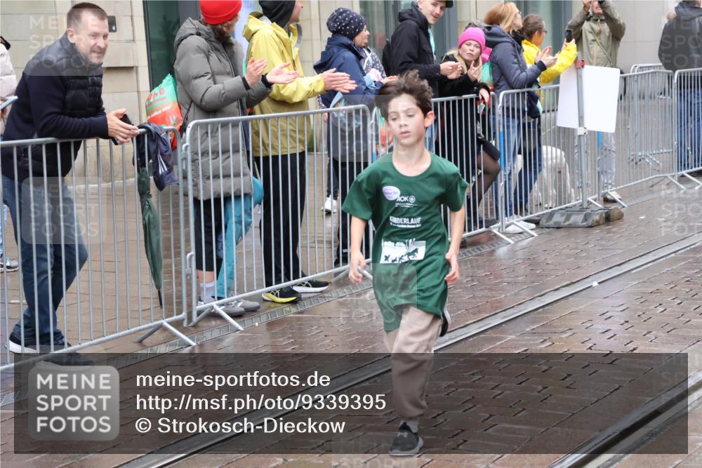 05.10.2025 - 20. swb-Marathon Bremen Strokosch-Dieckow http://msf.ph/oto/9339395 05.10.2025 15:18:22 Ziel  meine-sportfotos.de