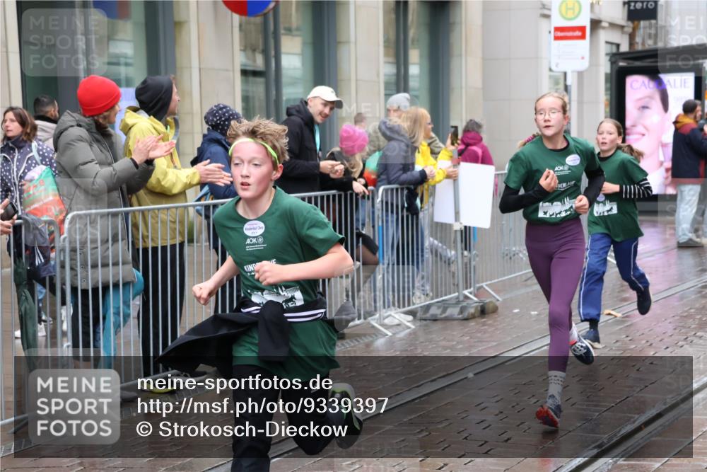 05.10.2025 - 20. swb-Marathon Bremen Strokosch-Dieckow http://msf.ph/oto/9339397 05.10.2025 15:18:24 Ziel  meine-sportfotos.de