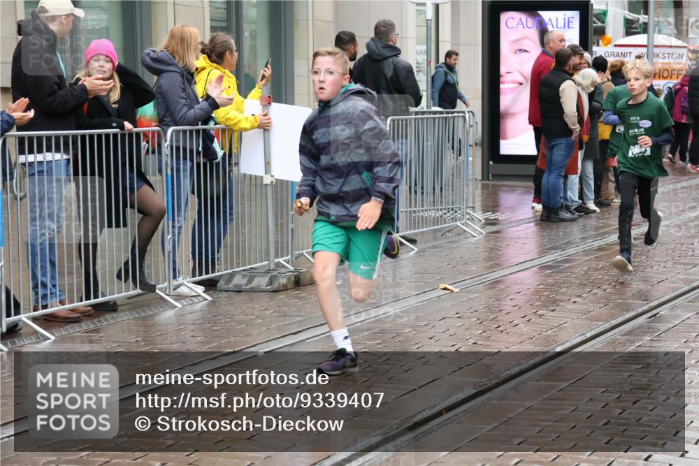 05.10.2025 - 20. swb-Marathon Bremen Strokosch-Dieckow http://msf.ph/oto/9339407 05.10.2025 15:18:46 Ziel  meine-sportfotos.de