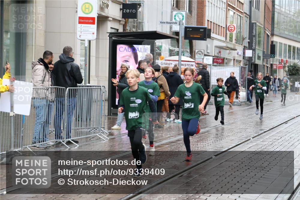 05.10.2025 - 20. swb-Marathon Bremen Strokosch-Dieckow http://msf.ph/oto/9339409 05.10.2025 15:18:47 Ziel  meine-sportfotos.de