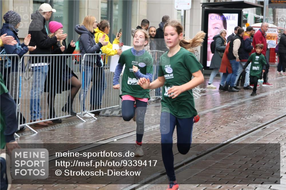 05.10.2025 - 20. swb-Marathon Bremen Strokosch-Dieckow http://msf.ph/oto/9339417 05.10.2025 15:18:49 Ziel  meine-sportfotos.de