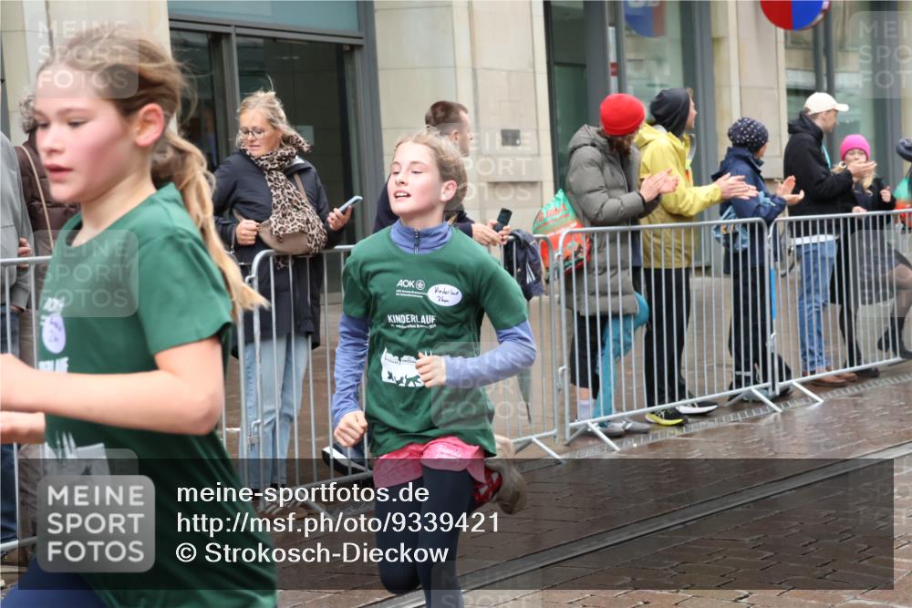 05.10.2025 - 20. swb-Marathon Bremen Strokosch-Dieckow http://msf.ph/oto/9339421 05.10.2025 15:18:51 Ziel  meine-sportfotos.de