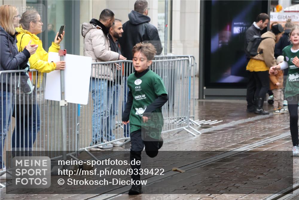 05.10.2025 - 20. swb-Marathon Bremen Strokosch-Dieckow http://msf.ph/oto/9339422 05.10.2025 15:18:52 Ziel  meine-sportfotos.de