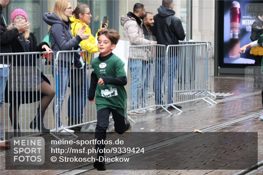 05.10.2025 - 20. swb-Marathon Bremen Strokosch-Dieckow http://msf.ph/oto/9339424 05.10.2025 15:18:53 Ziel  meine-sportfotos.de