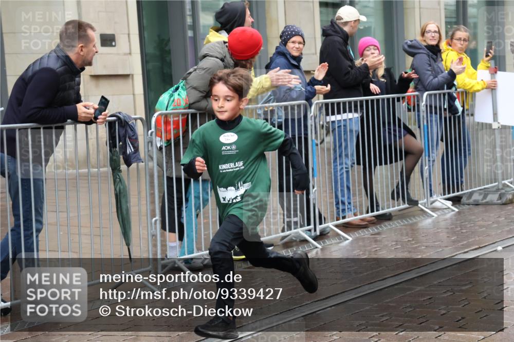 05.10.2025 - 20. swb-Marathon Bremen Strokosch-Dieckow http://msf.ph/oto/9339427 05.10.2025 15:18:53 Ziel  meine-sportfotos.de