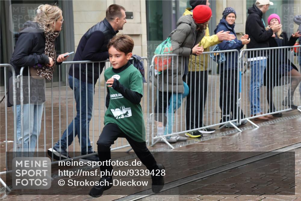 05.10.2025 - 20. swb-Marathon Bremen Strokosch-Dieckow http://msf.ph/oto/9339428 05.10.2025 15:18:54 Ziel  meine-sportfotos.de