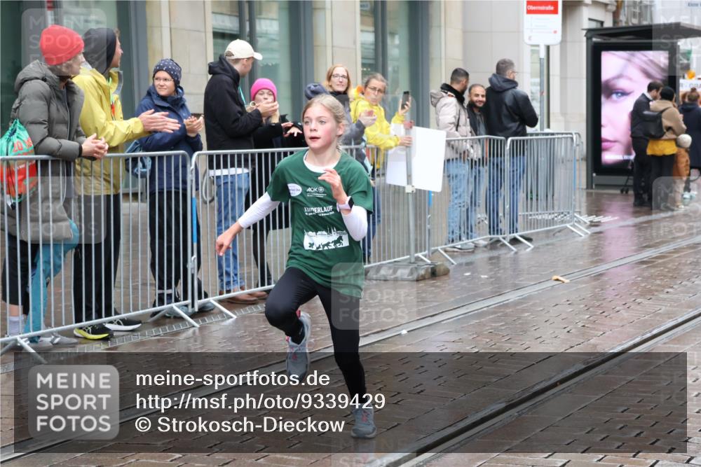 05.10.2025 - 20. swb-Marathon Bremen Strokosch-Dieckow http://msf.ph/oto/9339429 05.10.2025 15:18:54 Ziel  meine-sportfotos.de