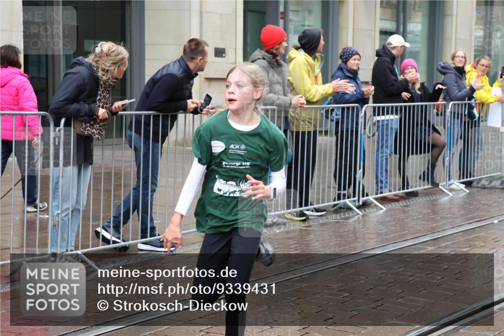 05.10.2025 - 20. swb-Marathon Bremen Strokosch-Dieckow http://msf.ph/oto/9339431 05.10.2025 15:18:55 Ziel  meine-sportfotos.de