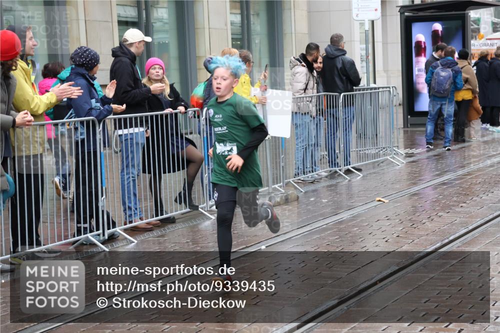 05.10.2025 - 20. swb-Marathon Bremen Strokosch-Dieckow http://msf.ph/oto/9339435 05.10.2025 15:19:01 Ziel  meine-sportfotos.de