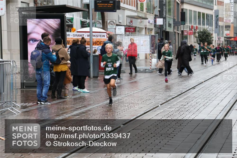 05.10.2025 - 20. swb-Marathon Bremen Strokosch-Dieckow http://msf.ph/oto/9339437 05.10.2025 15:19:06 Ziel  meine-sportfotos.de