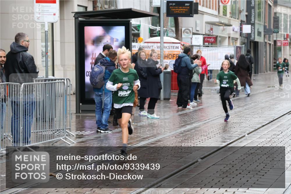 05.10.2025 - 20. swb-Marathon Bremen Strokosch-Dieckow http://msf.ph/oto/9339439 05.10.2025 15:19:07 Ziel  meine-sportfotos.de