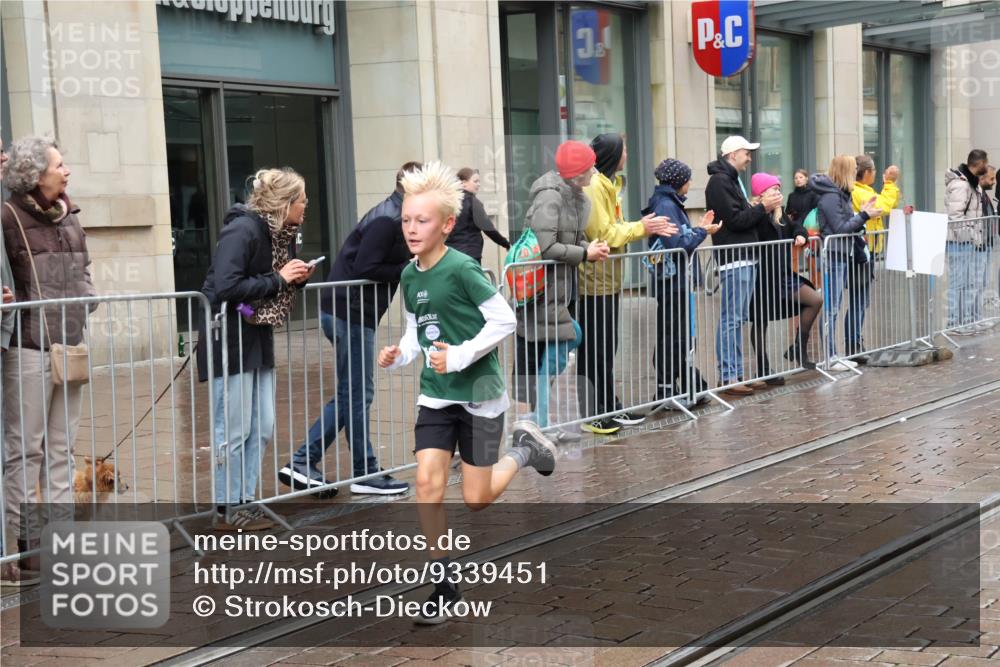 05.10.2025 - 20. swb-Marathon Bremen Strokosch-Dieckow http://msf.ph/oto/9339451 05.10.2025 15:19:10 Ziel  meine-sportfotos.de