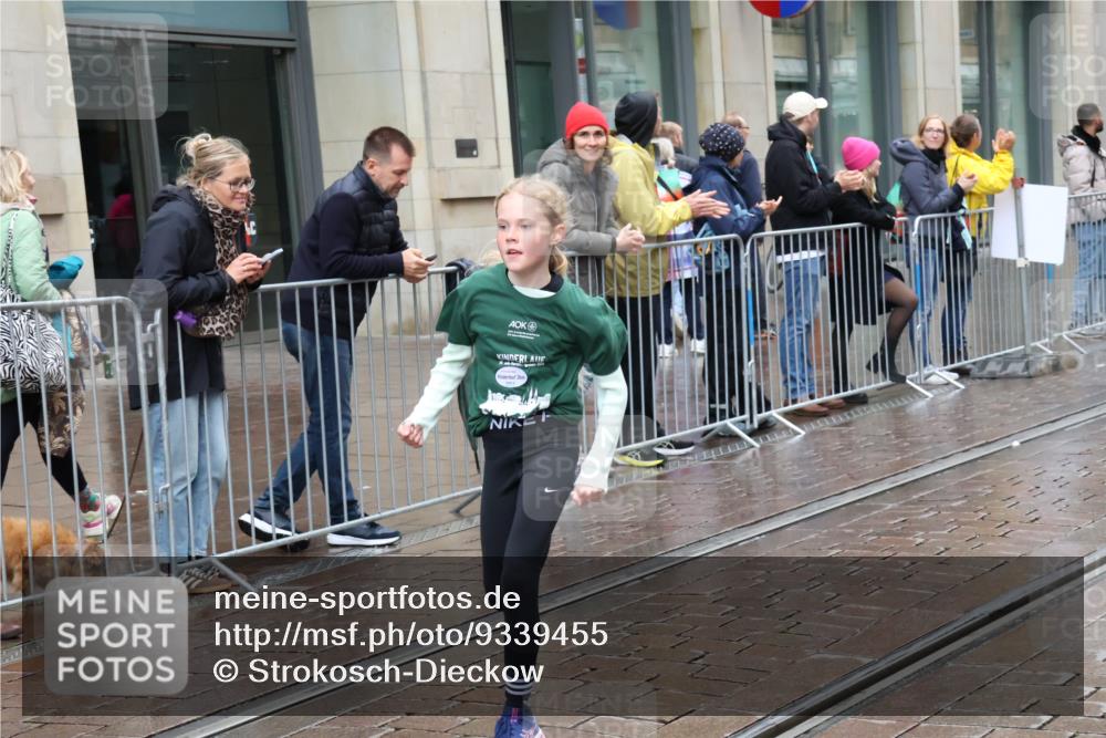 05.10.2025 - 20. swb-Marathon Bremen Strokosch-Dieckow http://msf.ph/oto/9339455 05.10.2025 15:19:12 Ziel  meine-sportfotos.de