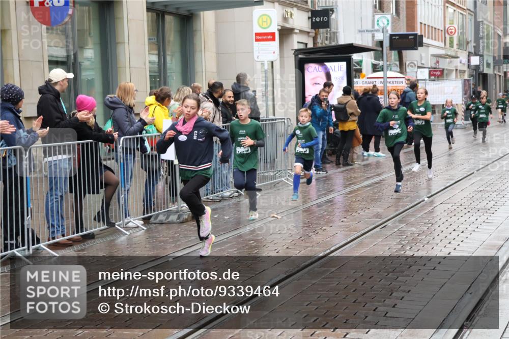 05.10.2025 - 20. swb-Marathon Bremen Strokosch-Dieckow http://msf.ph/oto/9339464 05.10.2025 15:19:20 Ziel  meine-sportfotos.de