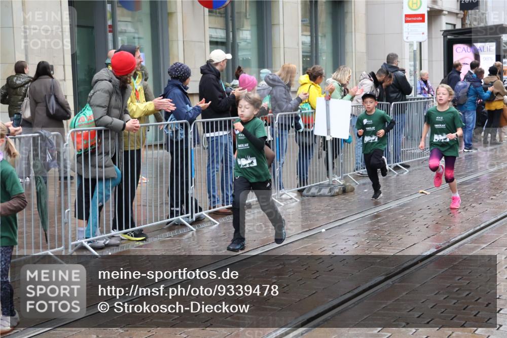 05.10.2025 - 20. swb-Marathon Bremen Strokosch-Dieckow http://msf.ph/oto/9339478 05.10.2025 15:19:28 Ziel  meine-sportfotos.de