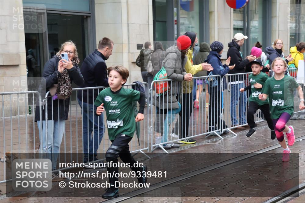 05.10.2025 - 20. swb-Marathon Bremen Strokosch-Dieckow http://msf.ph/oto/9339481 05.10.2025 15:19:29 Ziel  meine-sportfotos.de