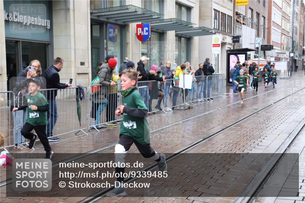 05.10.2025 - 20. swb-Marathon Bremen Strokosch-Dieckow http://msf.ph/oto/9339485 05.10.2025 15:19:30 Ziel  meine-sportfotos.de