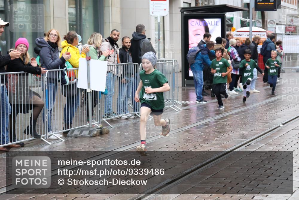 05.10.2025 - 20. swb-Marathon Bremen Strokosch-Dieckow http://msf.ph/oto/9339486 05.10.2025 15:19:31 Ziel  meine-sportfotos.de