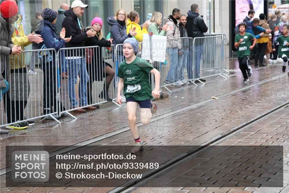 05.10.2025 - 20. swb-Marathon Bremen Strokosch-Dieckow http://msf.ph/oto/9339489 05.10.2025 15:19:32 Ziel  meine-sportfotos.de