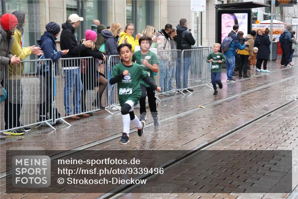 05.10.2025 - 20. swb-Marathon Bremen Strokosch-Dieckow http://msf.ph/oto/9339496 05.10.2025 15:19:35 Ziel  meine-sportfotos.de