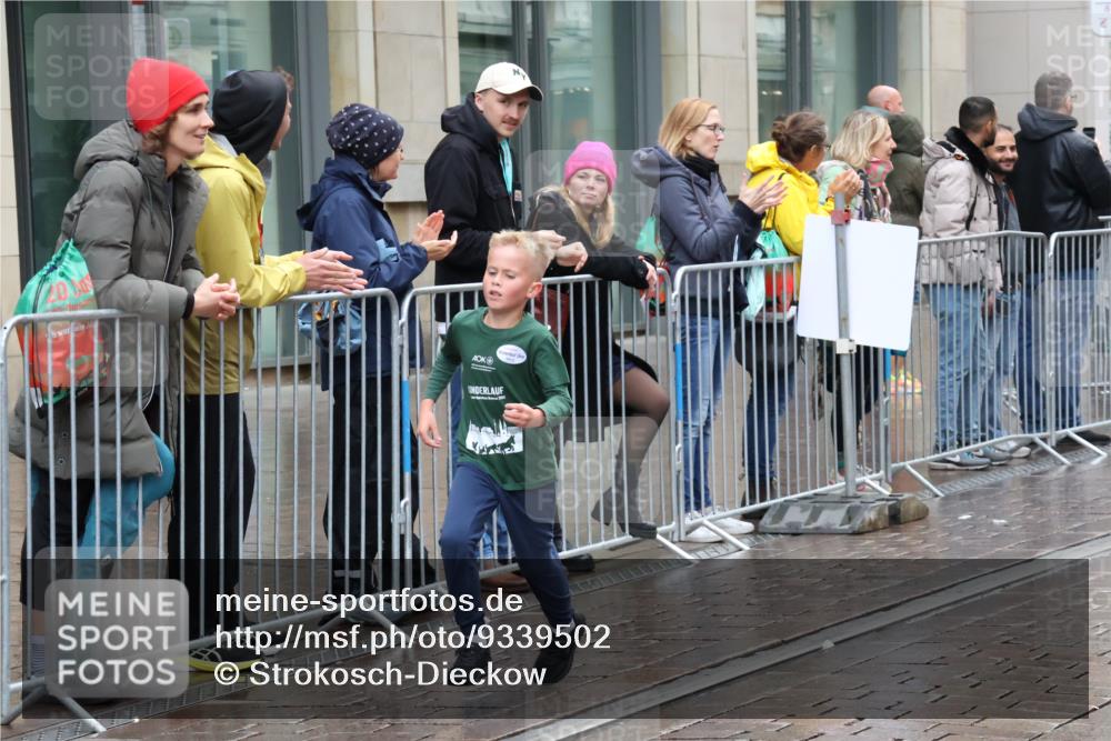 05.10.2025 - 20. swb-Marathon Bremen Strokosch-Dieckow http://msf.ph/oto/9339502 05.10.2025 15:19:37 Ziel  meine-sportfotos.de