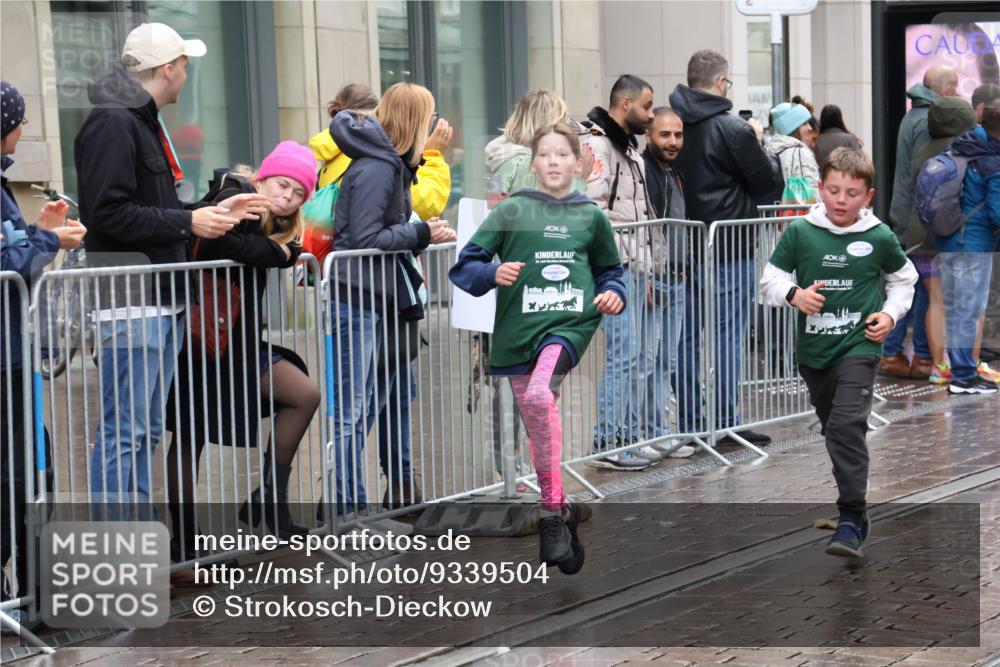 05.10.2025 - 20. swb-Marathon Bremen Strokosch-Dieckow http://msf.ph/oto/9339504 05.10.2025 15:19:43 Ziel  meine-sportfotos.de