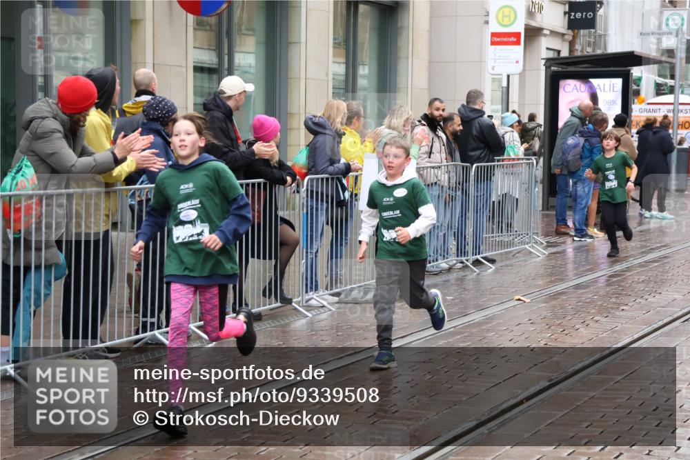 05.10.2025 - 20. swb-Marathon Bremen Strokosch-Dieckow http://msf.ph/oto/9339508 05.10.2025 15:19:44 Ziel  meine-sportfotos.de