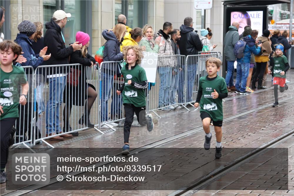 05.10.2025 - 20. swb-Marathon Bremen Strokosch-Dieckow http://msf.ph/oto/9339517 05.10.2025 15:19:48 Ziel  meine-sportfotos.de