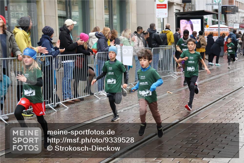 05.10.2025 - 20. swb-Marathon Bremen Strokosch-Dieckow http://msf.ph/oto/9339528 05.10.2025 15:19:51 Ziel  meine-sportfotos.de