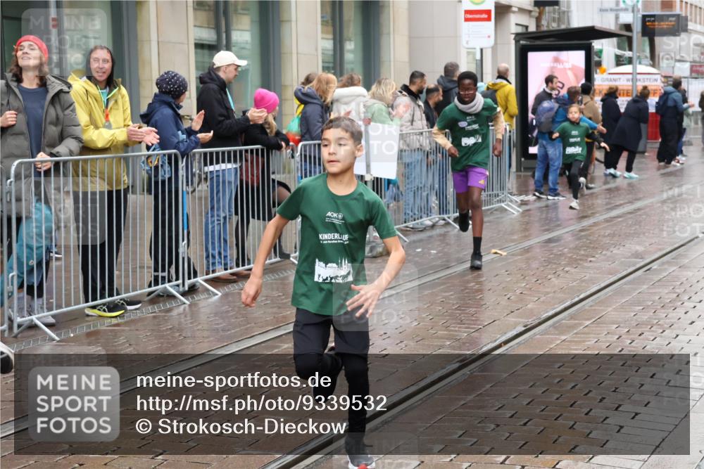 05.10.2025 - 20. swb-Marathon Bremen Strokosch-Dieckow http://msf.ph/oto/9339532 05.10.2025 15:19:52 Ziel  meine-sportfotos.de