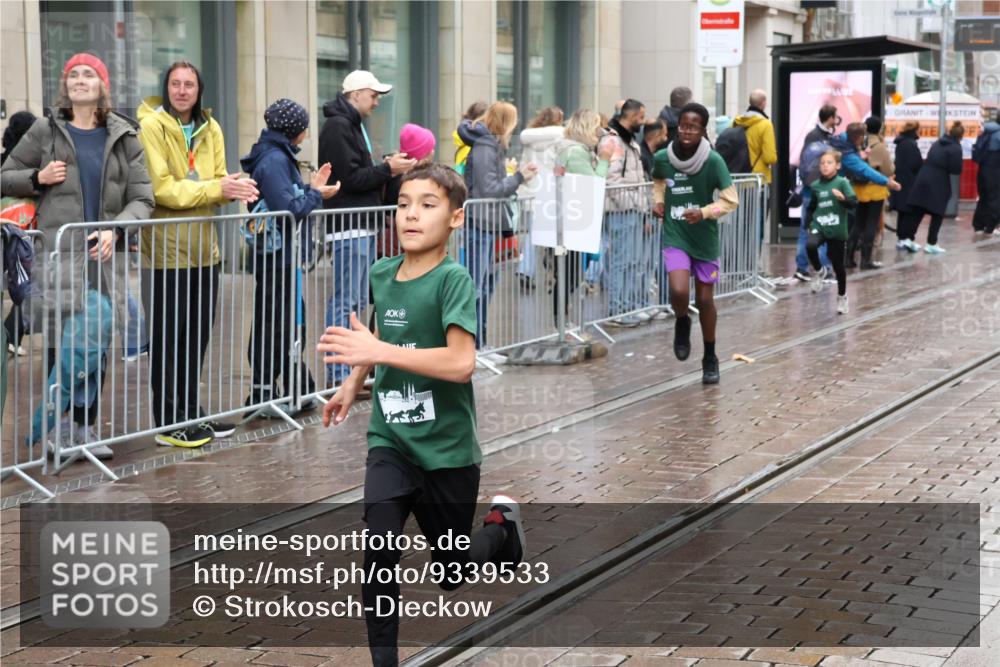 05.10.2025 - 20. swb-Marathon Bremen Strokosch-Dieckow http://msf.ph/oto/9339533 05.10.2025 15:19:53 Ziel  meine-sportfotos.de