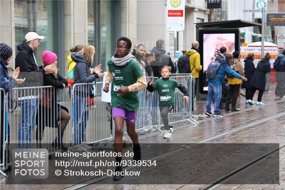 05.10.2025 - 20. swb-Marathon Bremen Strokosch-Dieckow http://msf.ph/oto/9339534 05.10.2025 15:19:53 Ziel  meine-sportfotos.de