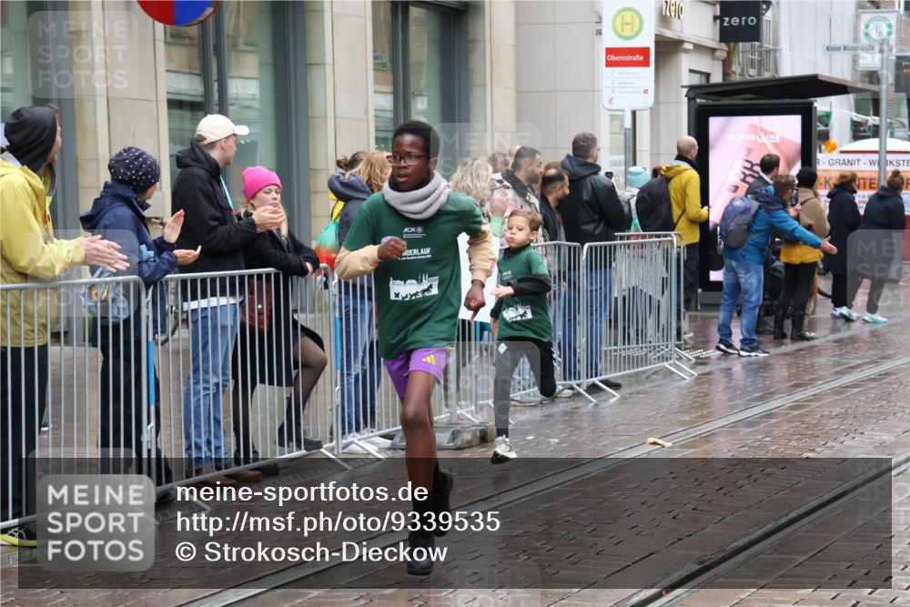05.10.2025 - 20. swb-Marathon Bremen Strokosch-Dieckow http://msf.ph/oto/9339535 05.10.2025 15:19:54 Ziel  meine-sportfotos.de