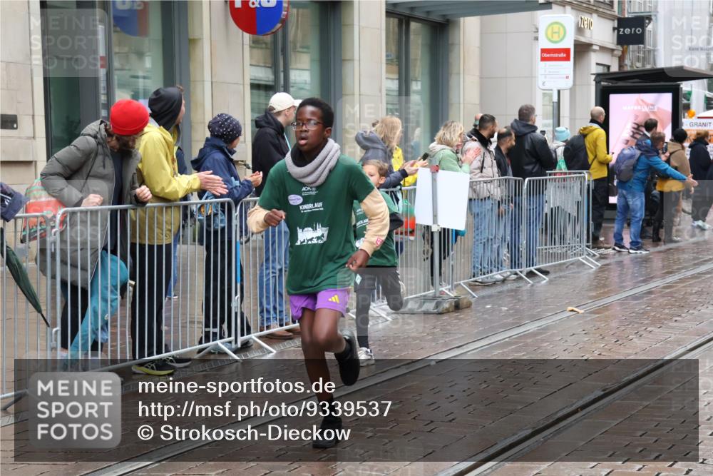 05.10.2025 - 20. swb-Marathon Bremen Strokosch-Dieckow http://msf.ph/oto/9339537 05.10.2025 15:19:54 Ziel  meine-sportfotos.de